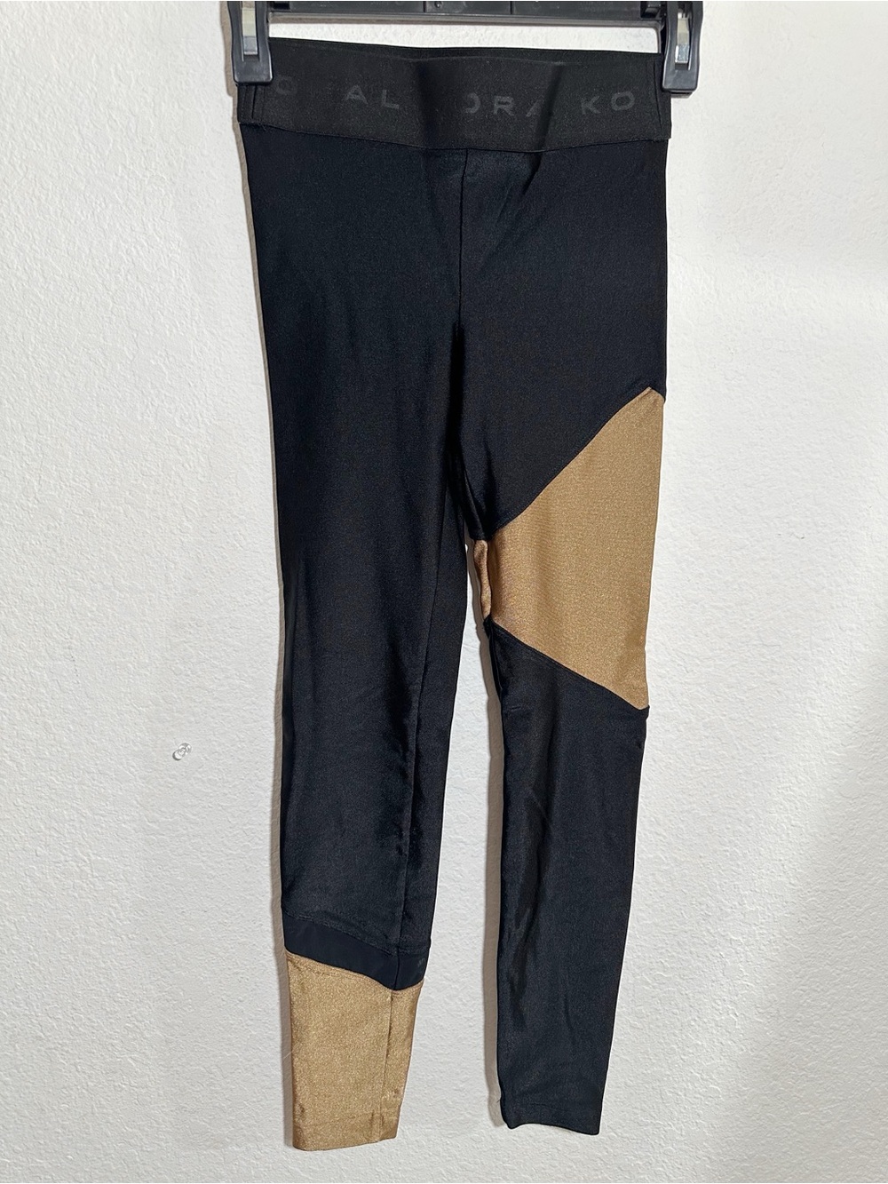 New Koral by Ilana Kugel Black & Metallic Tan Color Block 24" Cropped Leggings
